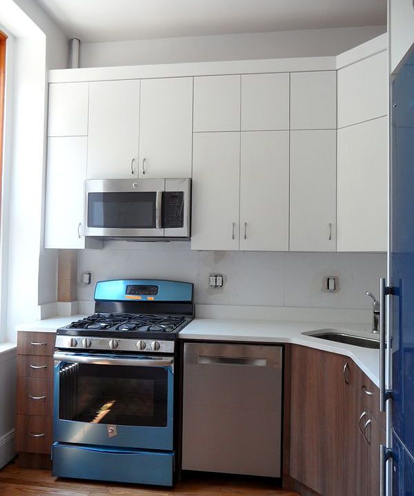 2nd image of 256 Henry St APT A1