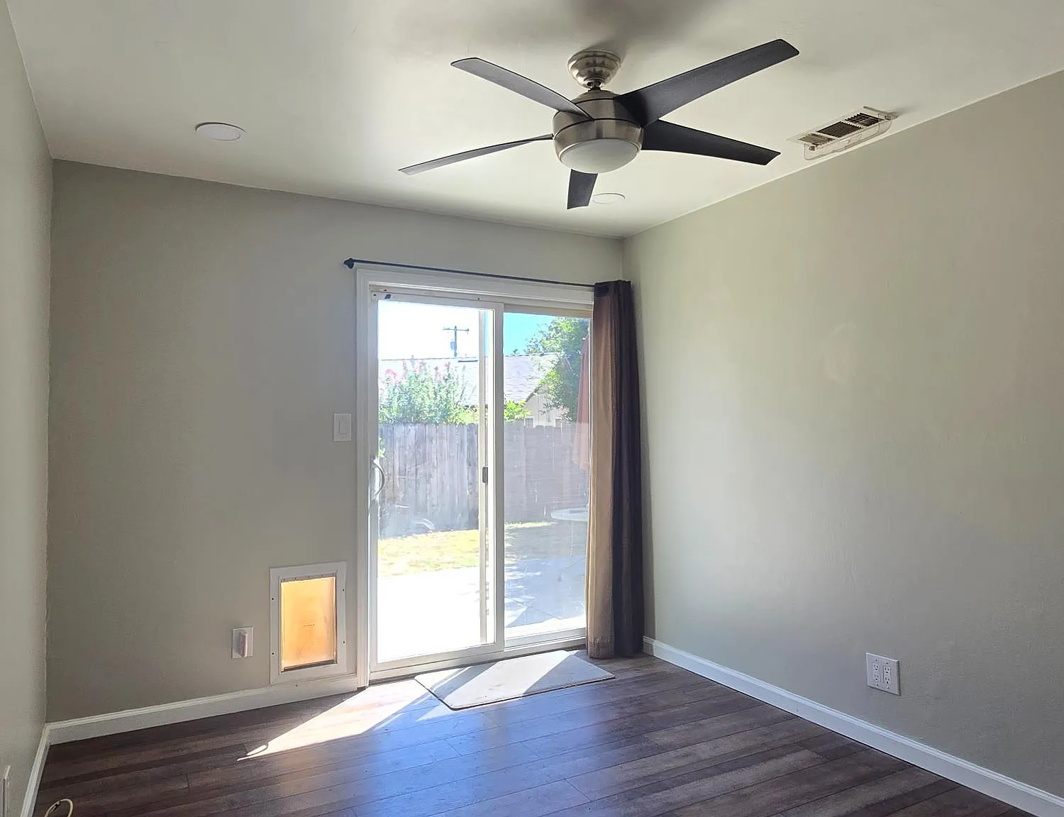 3 bed, 1160 sqft, $3,200 — Photo 4