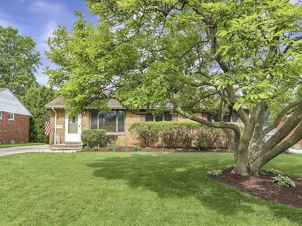 3890 W 212th St, Fairview Park, OH 44126