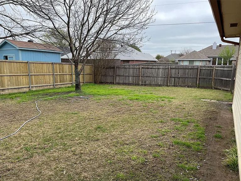 1402 Sheppard Ln — Photo 26