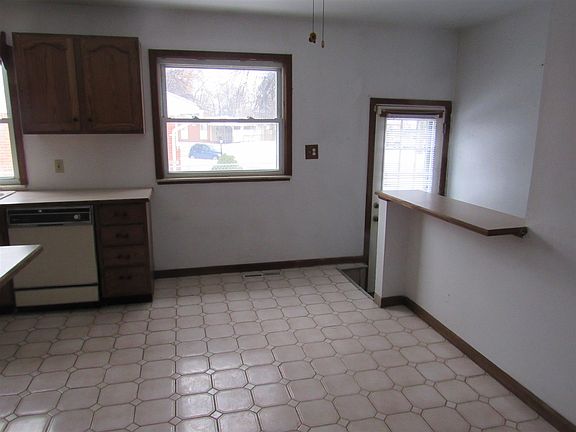 3rd image of 1015 McKeighan Ave