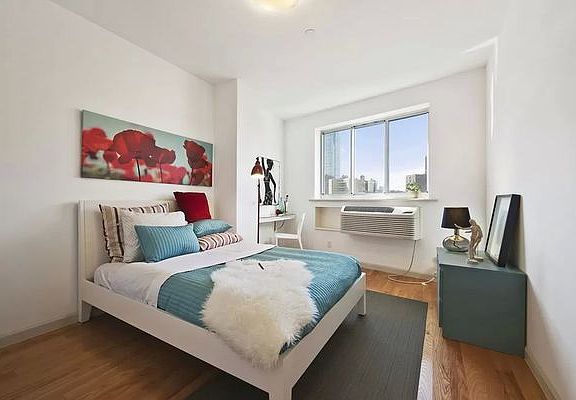 4th image of 1635 Lexington Ave APT 2F