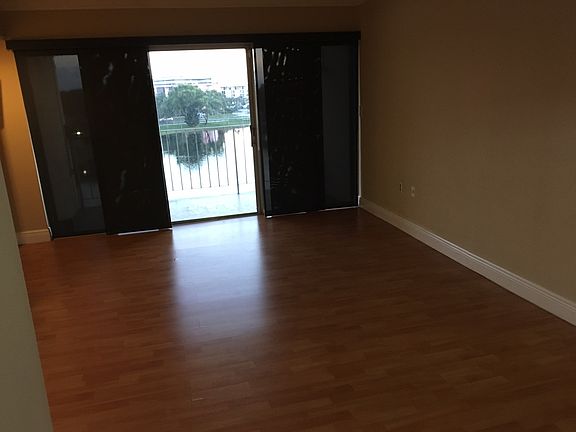 5th image of 9359 Fontainebleau Blvd APT F414