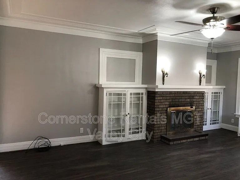 439 4th Ave SW — Photo 3