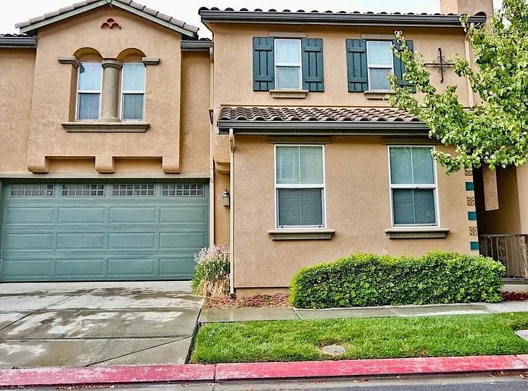 17101 Pacific Oak Ln — Photo 1