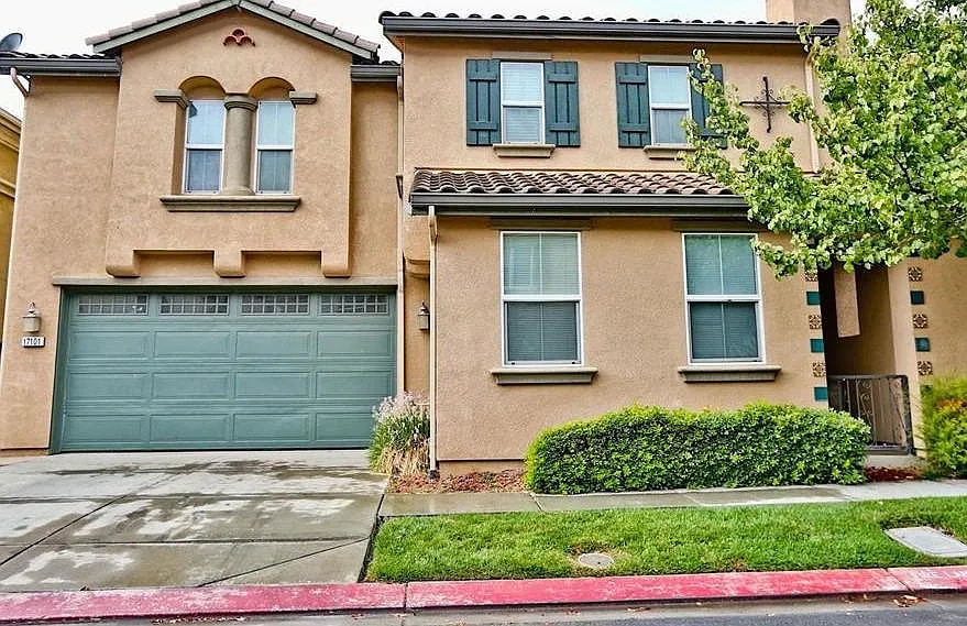 Pacific Oak Ln