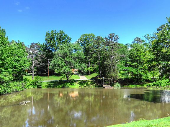 2nd image of 1320 Blueberry Ln