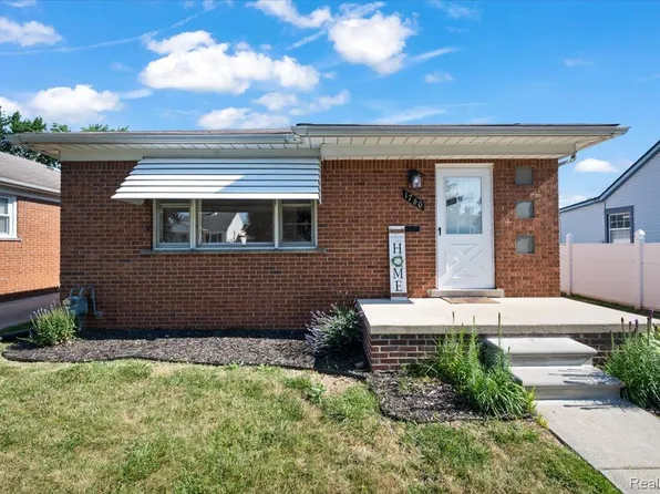 1760 Sycamore St, Wyandotte, MI 48192
