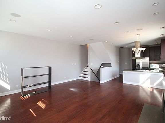 3rd image of 3039 N Sheffield Ave Frnt 1