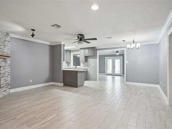 5th image of 323 River Point Dr