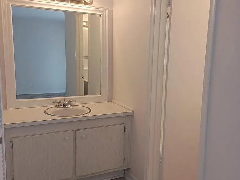 640 SE 2nd Ave #202 — Photo 13