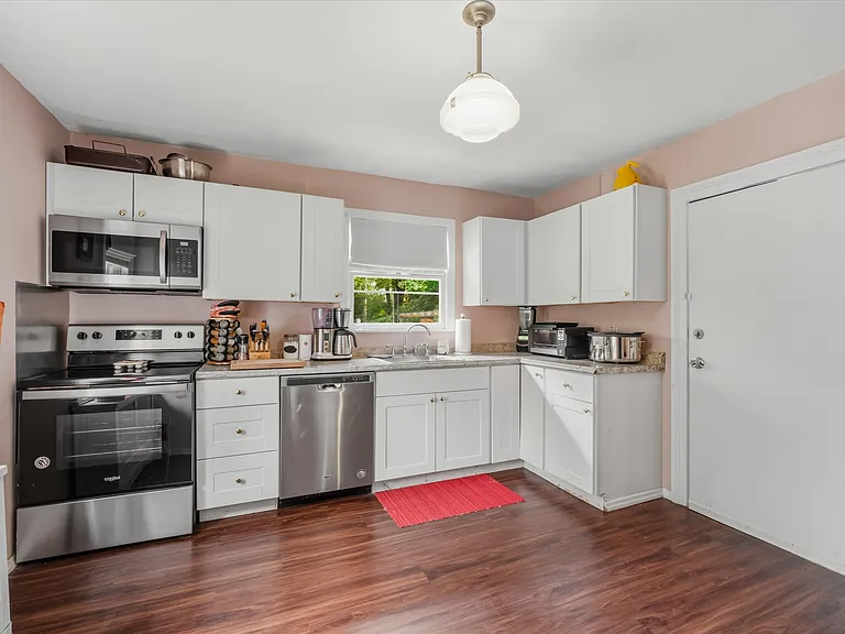 108 Hooker Ave — Photo 8