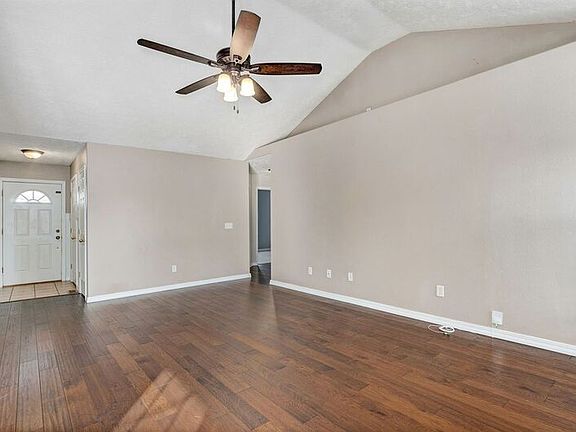 5th image of 126 N Cedarwood Ave