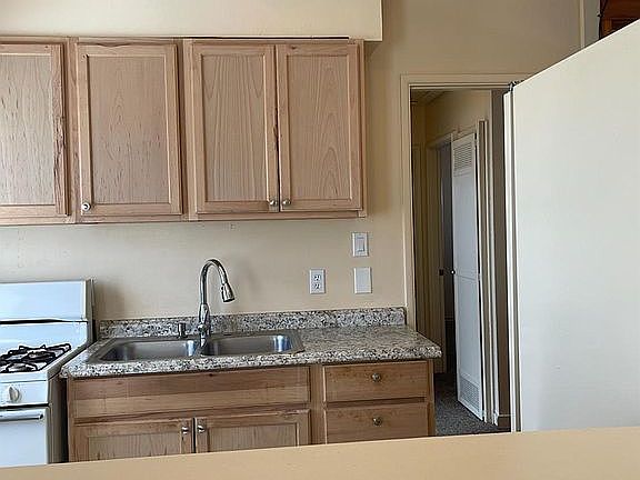 2nd image of 109 Fir St