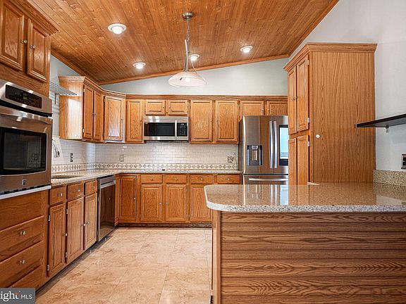 4th image of 16 Woody Rd