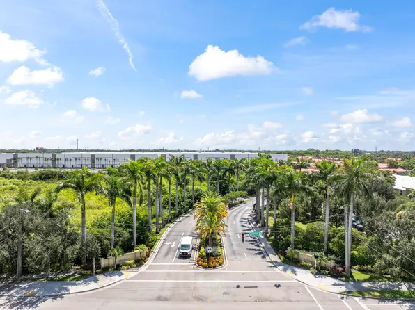 297 Lake Monterey Cir, Boynton Beach, FL 33426