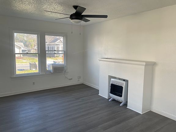 3rd image of 144 Glenwood Ct #1