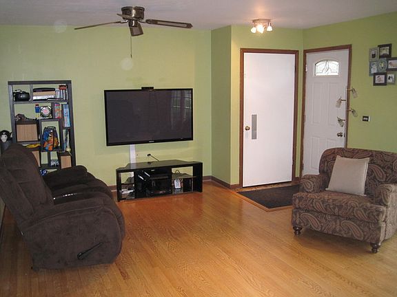 4th image of 15W630 Virginia Ln