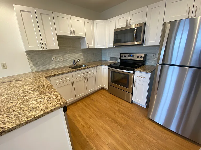 Red Oak at 875 Elm Street — Photo 36