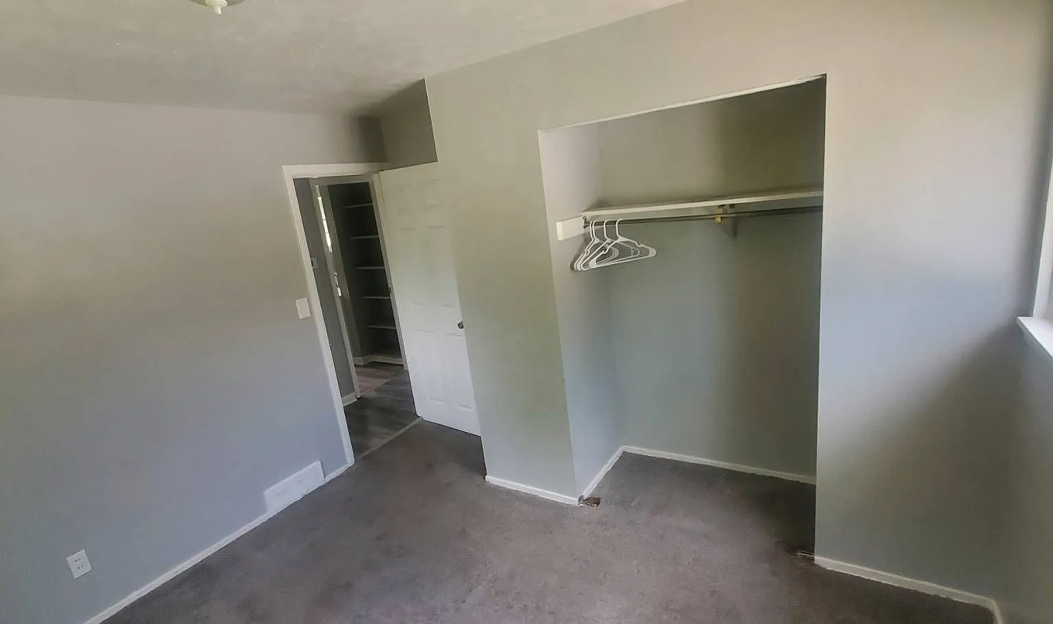 Charming 4-Bedroom Property in Prime Location — Photo 4