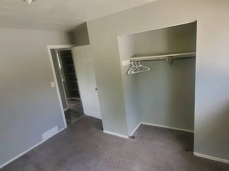 4595 Lee Rd — Photo 4