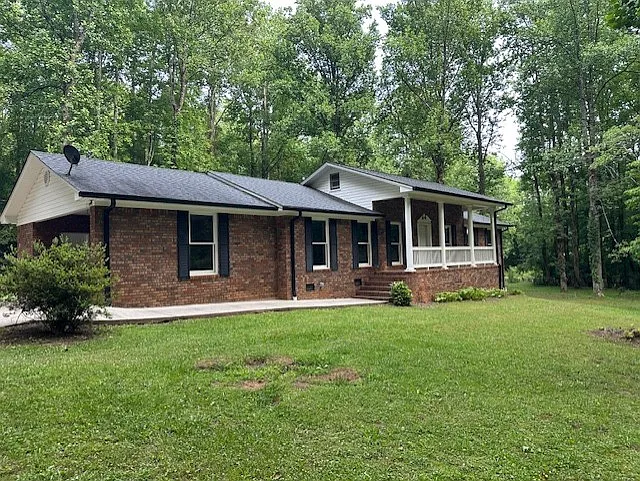 Palmer Rd — Photo 1