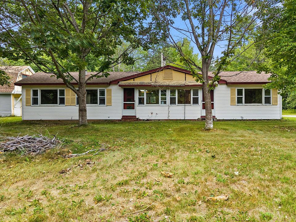 1st image of 718 Village Road