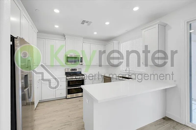 4 bed, 3.0 bath, 2018 sqft, $3,150 — Photo 2