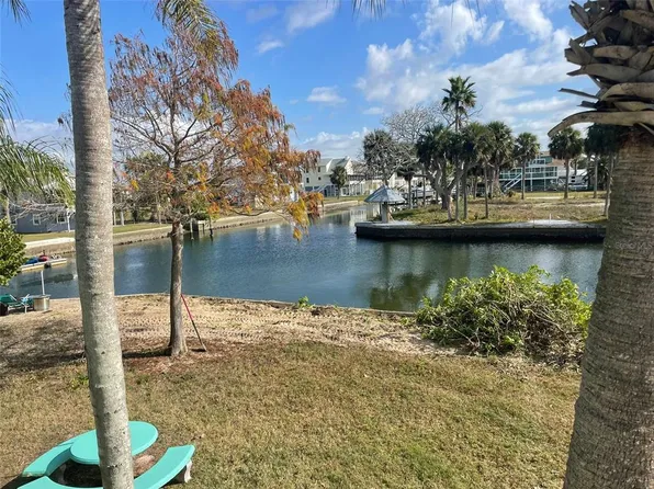 6400 Driftwood Dr, Hudson, FL 34667