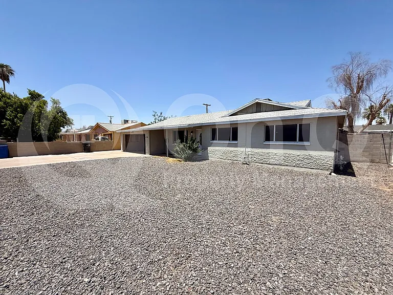 1718 W Auburn St — Photo 2