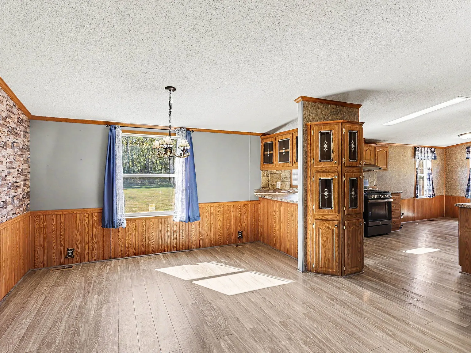 3 bed, 1352 sqft, $1,750 — Photo 4
