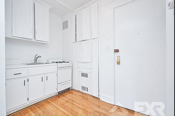 2nd image of 195 Underhill Ave #5A