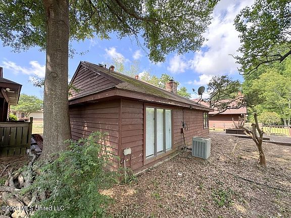 2nd image of 566 S Deerfield Dr