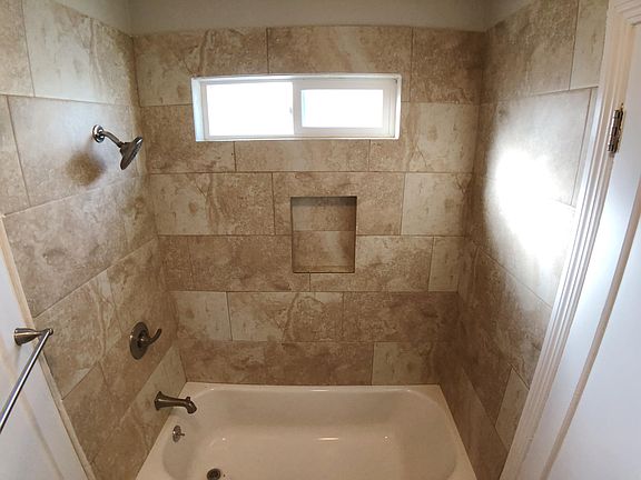 5th image of 814 W D St