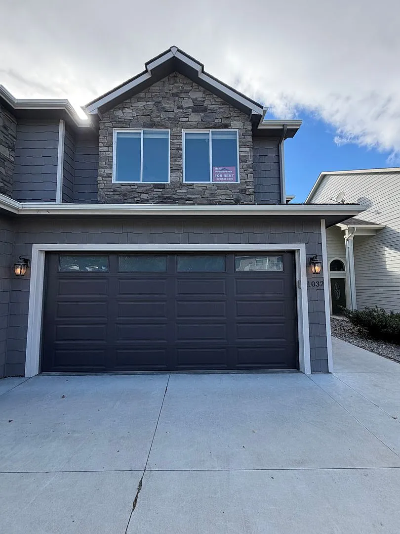 Now renting 3 bedroom Townhome — Photo 1