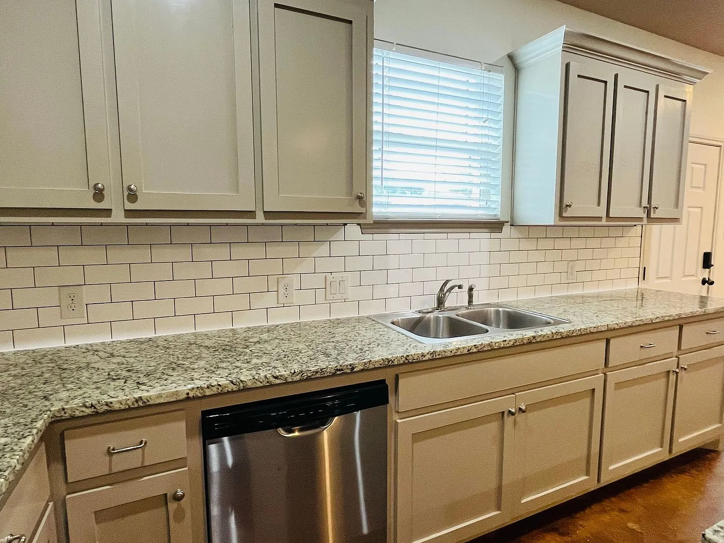 MOVE IN 2027 $5500 1st Yr $6000 2nd Yr 5 Bedroom 3 Bath 3 Block to TCU Neeley Building — Photo 4