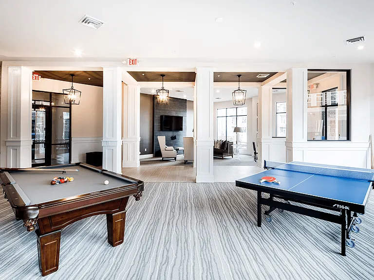 Holly Crest Apartments — Photo 11