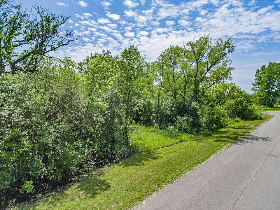 1st image of 475 Oak Ln
