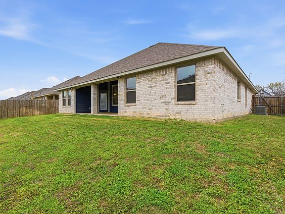 4th image of 972 Sam St