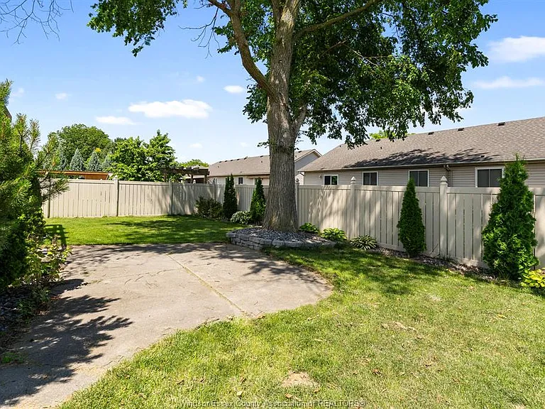 1376 Lakeview Ave — Photo 46