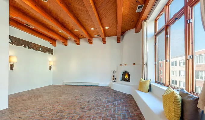 Sold by Compass | media 18