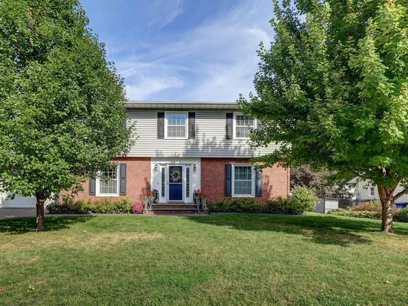 1622 Dubuque Ct, Clinton, IA 52732