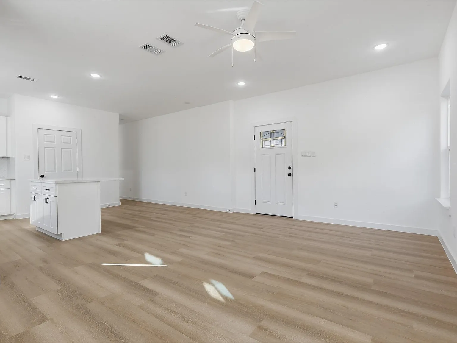 903 Marjorie St — Photo 3