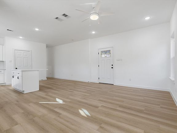 3rd image of 903 Marjorie St #B