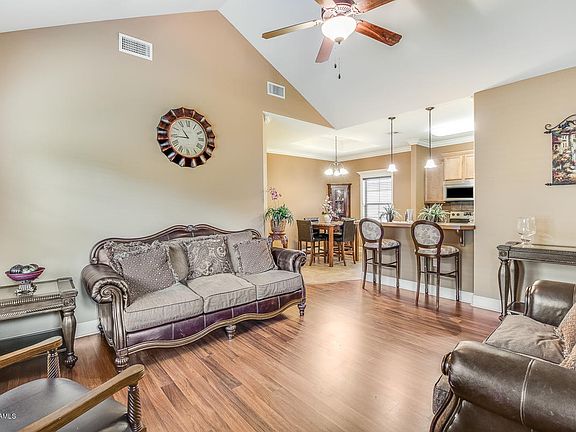 3rd image of 205 Bottle Brush Ln