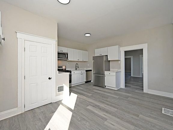 2nd image of 845 Bakewell St Floor 2