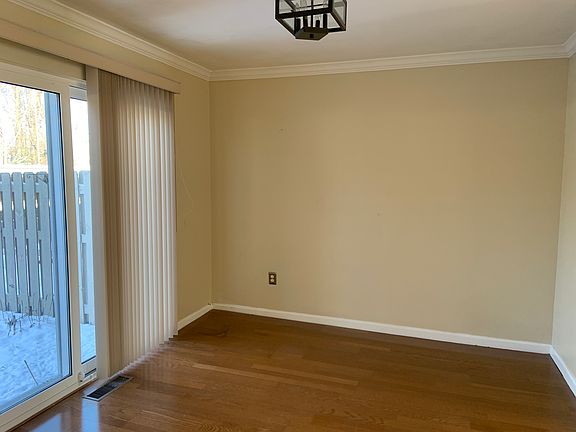 4th image of 26692 Franklin Pointe Dr #1