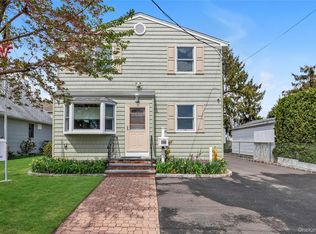 115 Broadmoor Lane, Westbury, NY 11590