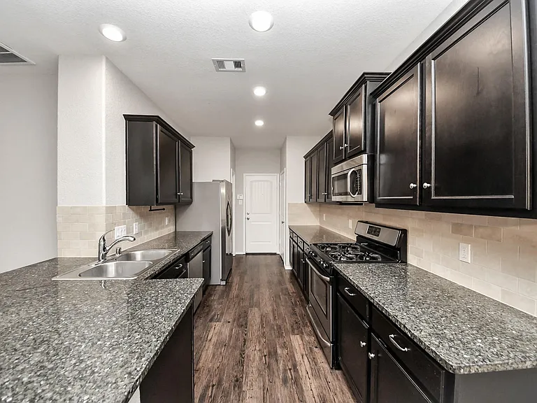 16130 Beachside Pl — Photo 19