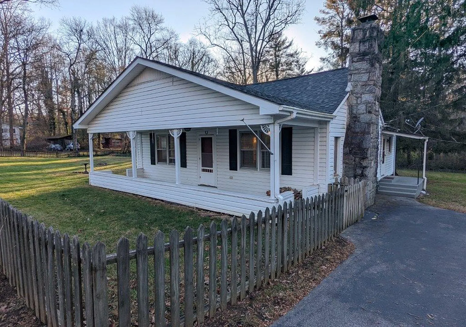 3/2 House + Workshop — Photo 1